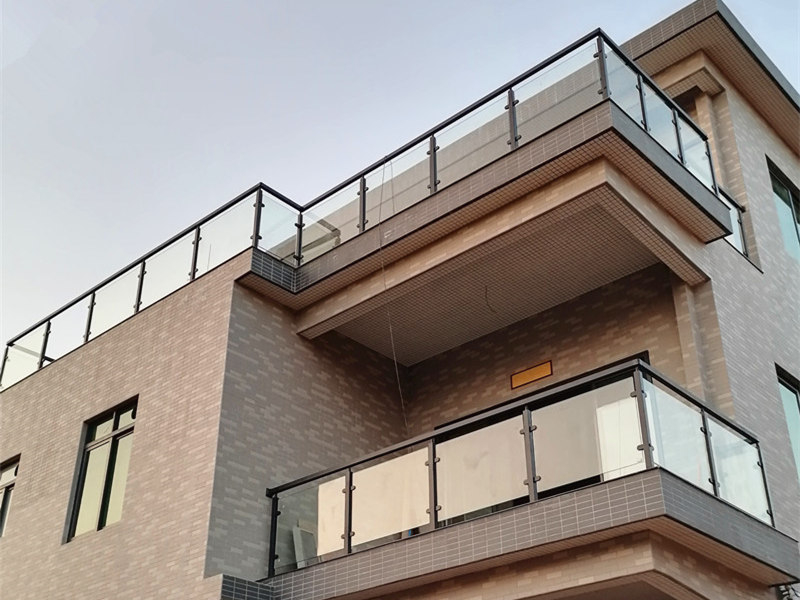 玻璃栏杆家庭样式