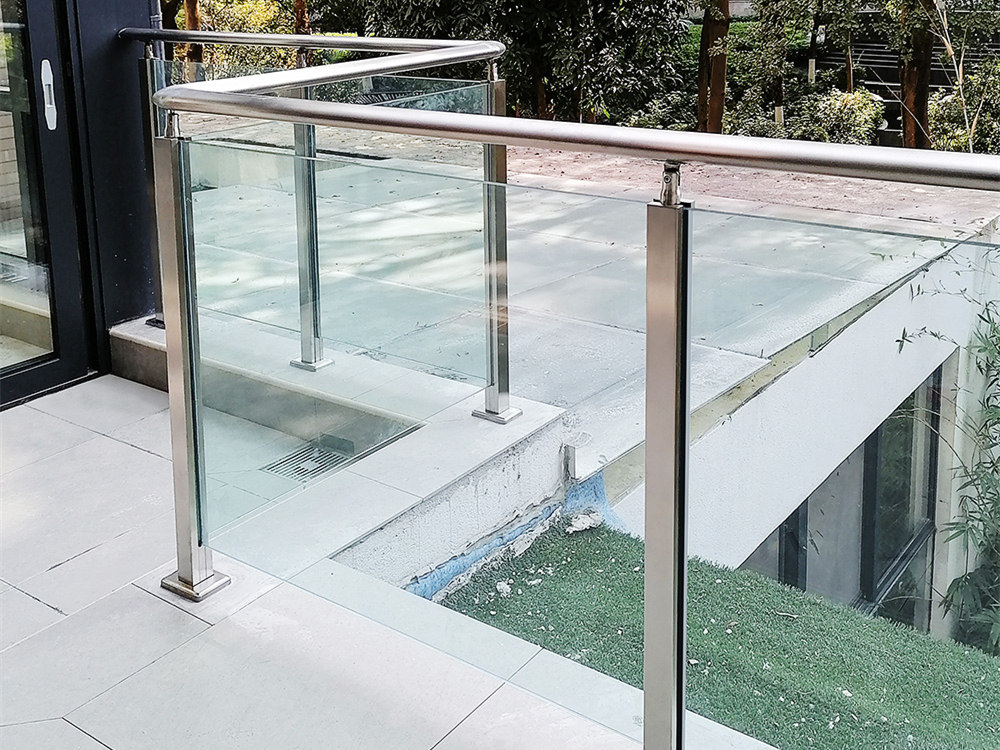 玻璃栏杆方管立柱
