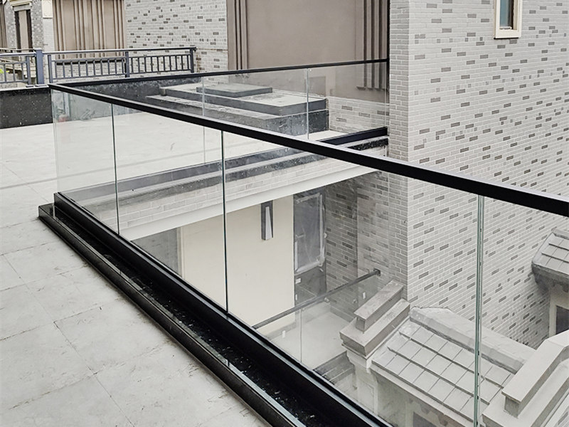 玻璃栏杆无立柱样式