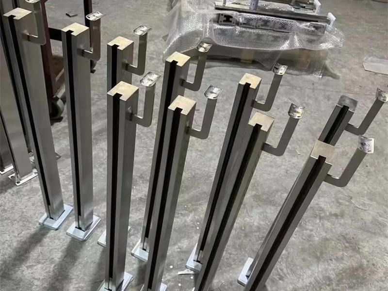 不锈钢栏杆需通过12级台风